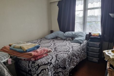 Photo of property in 57 Salford Street, Newlands, Wellington, 6037