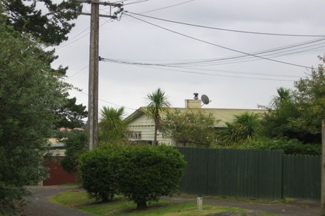 Photo of property in 2 Beach Haven Road, Beach Haven, Auckland, 0626