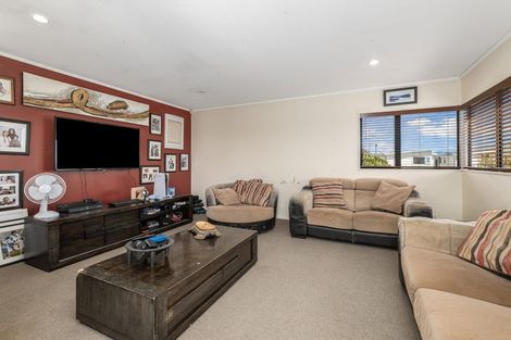 Photo of property in 2 Cromarty Place, Papakowhai, Porirua, 5024