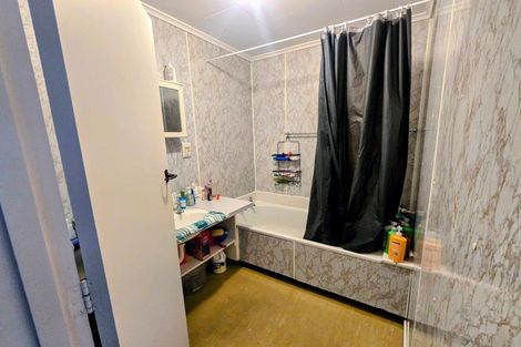 Photo of property in 3 Seddon Street, Takaro, Palmerston North, 4412