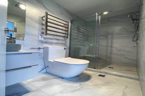 Photo of property in 3/10 Vinifera Place, Fairview Heights, Auckland, 0632