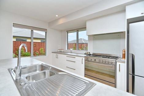 Photo of property in 10 Old Farm Place, Rangiora, 7400