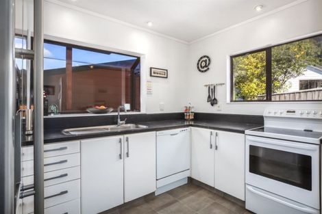 Photo of property in 9 Seagull Place, Whitby, Porirua, 5024