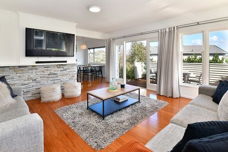 Photo of property in 2 Carento Way, Stanmore Bay, Whangaparaoa, 0932