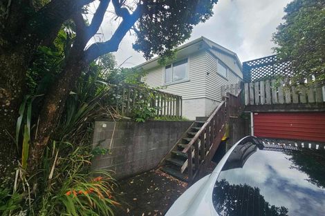Photo of property in 1 Kinapori Terrace, Newlands, Wellington, 6037