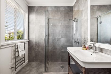 Photo of property in 8 Emerald Hill, Havelock North, 4130