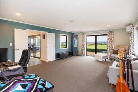 Photo of property in 52 Centre Road, Aokautere, Palmerston North, 4471