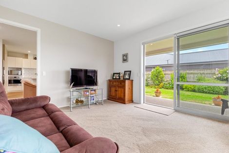 Photo of property in 5 Oak Place, Levin, 5510