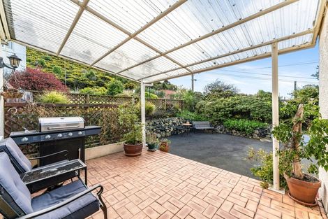 Photo of property in 23 Ascog Road, Ravensbourne, Dunedin, 9022