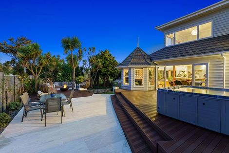 Photo of property in 30 Golf Road, Paraparaumu Beach, Paraparaumu, 5032