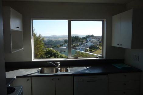 Photo of property in 15a Bayswater Place, Newlands, Wellington, 6037