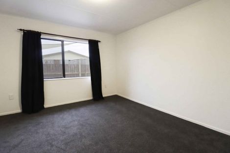 Photo of property in 16 Coromandel Court, Roslyn, Palmerston North, 4414