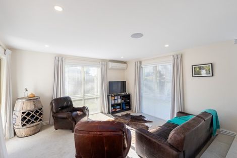 Photo of property in 33 Lewisham Park, St Albans, Christchurch, 8052