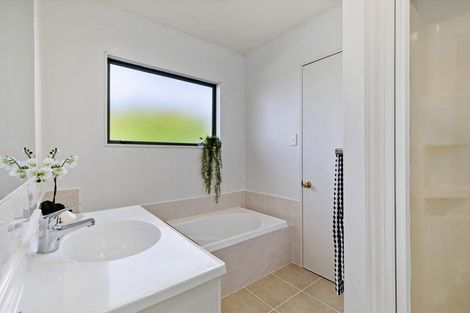 Photo of property in 18 Edgeworth Road, Glenfield, Auckland, 0629