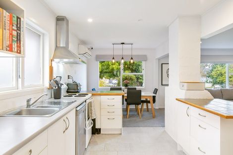 Photo of property in 11 Hereford Street, Te Atatu Peninsula, Auckland, 0610