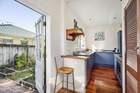 Photo of property in 1d Kereru Bend, Tawa, Wellington, 5028