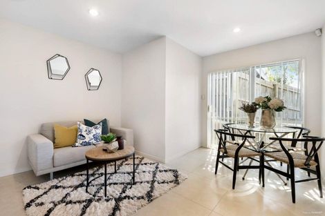Photo of property in 260a Wairau Road, Glenfield, Auckland, 0627