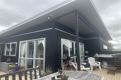 Photo of property in 12 Memorial Park Avenue, Haumoana, 4102