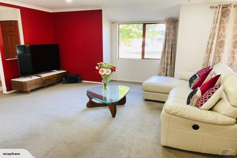 Photo of property in 5 Fearnley Grove, Albany, Auckland, 0632