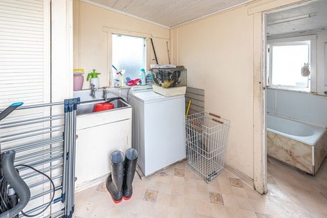 Photo of property in 1 Manuka Street, Castlecliff, Whanganui, 4501