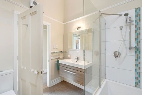 Photo of property in 19 Milton Terrace, Picton, 7220