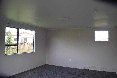 Photo of property in 1 Birchlea Rise, Goodwood Heights, Auckland, 2105