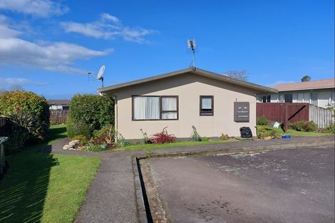 Photo of property in 2b-2c Oswald Place, Stratford, 4332