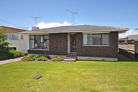 Photo of property in 1/22 Holland Road, Hillcrest, Auckland, 0627