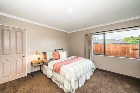 Photo of property in 32 Quadrant Heights, Paraparaumu, 5032