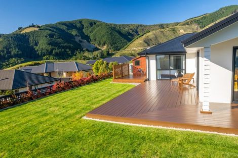 Photo of property in 8 Huntaway Close, Stoke, Nelson, 7011