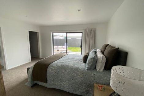 Photo of property in 19 Cassin Place, Taradale, 4112