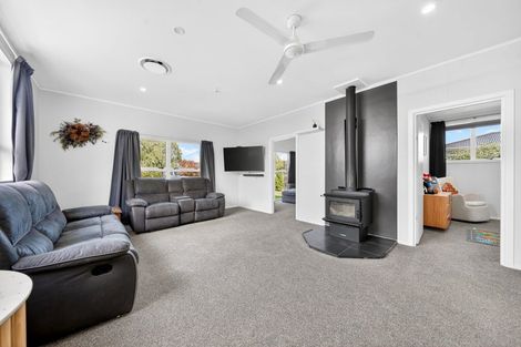 Photo of property in 2 Philip Street, Carterton, 5713