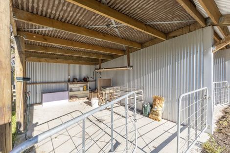 Photo of property in 208 Adelaide Road, Dannevirke, 4930