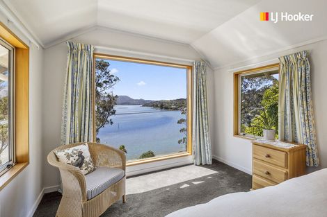 Photo of property in 33 Marine Parade, Macandrew Bay, Dunedin, 9014