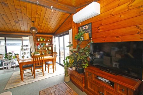 Photo of property in 50 Messenger Terrace, Oakura, 4314