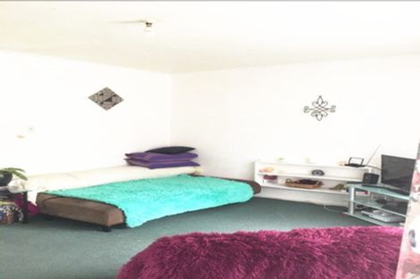Photo of property in 31 Luckens Road, West Harbour, Auckland, 0618