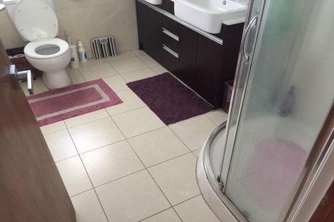 Photo of property in 3179 Great North Road, New Lynn, Auckland, 0600