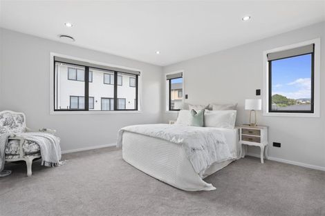 Photo of property in 21 Cirrus Way, Ranui, Auckland, 0612