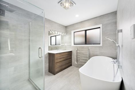 Photo of property in 14 Rhinevale Close, Henderson, Auckland, 0612