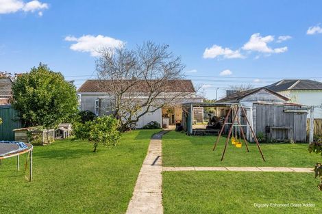 Photo of property in 35 De Lautour Road, Inner Kaiti, Gisborne, 4010