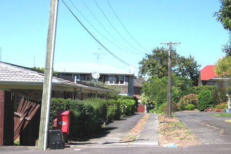 Photo of property in 2/166 Onewa Road, Northcote, Auckland, 0627