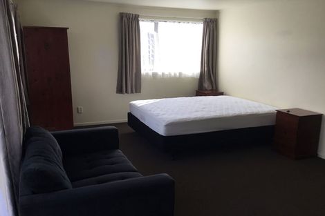 Photo of property in 8d Schnapper Rock Road, Schnapper Rock, Auckland, 0632