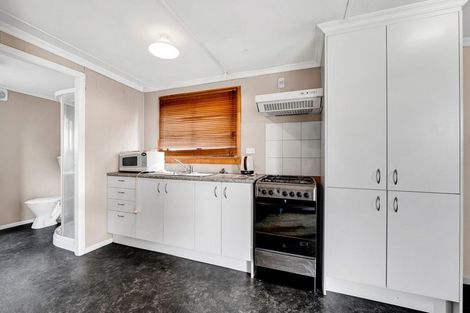 Photo of property in 4 Tawhiti Road, Hawera, 4610