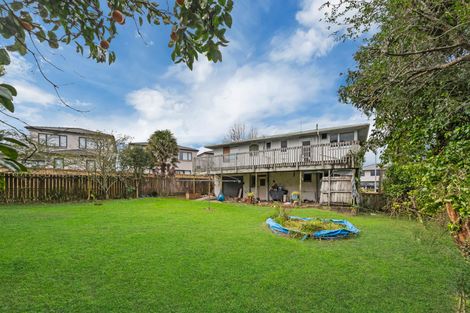 Photo of property in 12 Ozich Avenue, Te Atatu South, Auckland, 0610