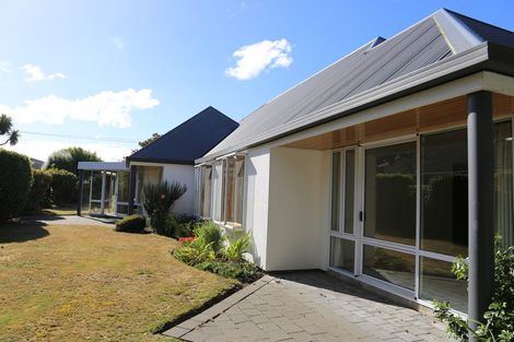 Photo of property in 255 Avonhead Road, Avonhead, Christchurch, 8042