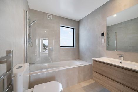 Photo of property in 3/105 Hobsonville Road, West Harbour, Auckland, 0618