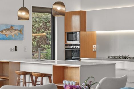 Photo of property in 1 Kirimoko Crescent, Wanaka, 9305