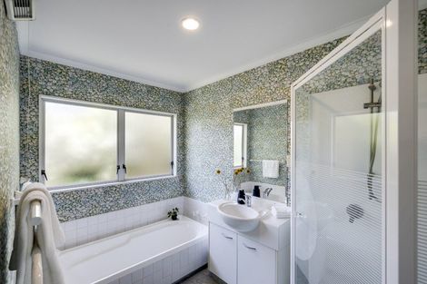 Photo of property in 76b Churchill Drive, Taradale, Napier, 4112