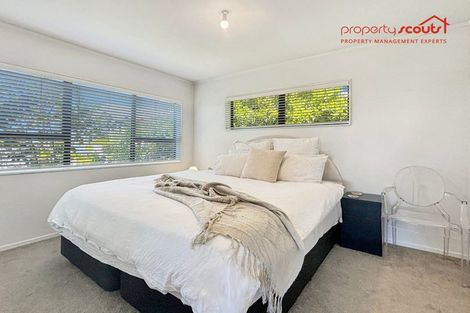 Photo of property in 2/33 Montgomery Avenue, Rothesay Bay, Auckland, 0630