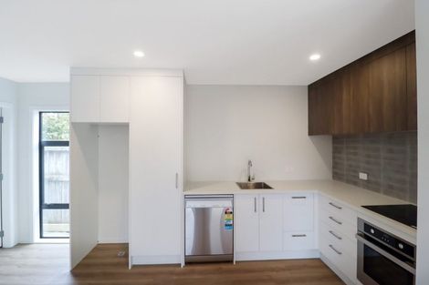 Photo of property in 137 Whites Line East, Waiwhetu, Lower Hutt, 5010